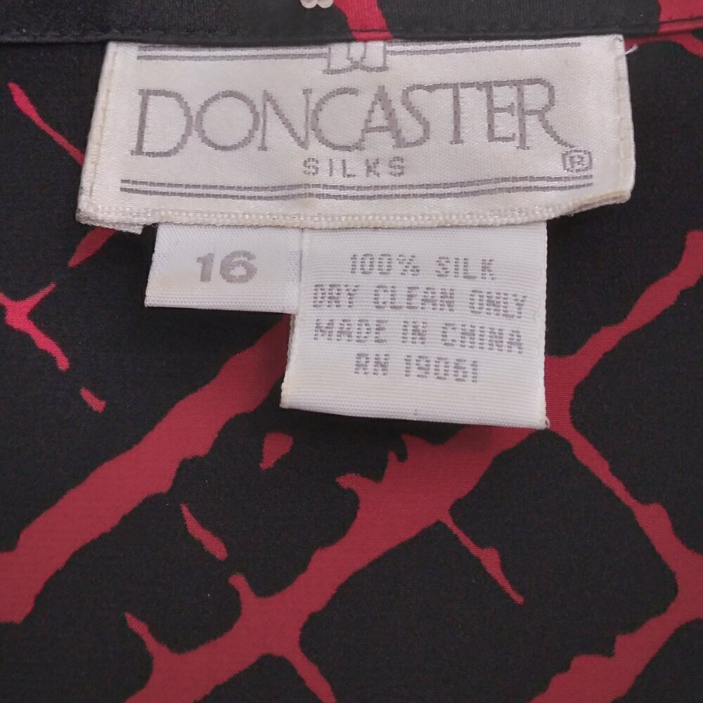 Vintage 100% Silk Loose Fit Front Button Blouse Red Black Doncaster | Size 16 - Picture 7 of 7